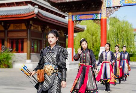 1.芜湖方特东方神画-铁羽金甲大巡游