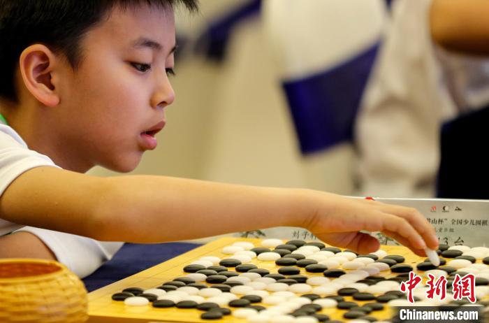 围棋少年黄山对弈