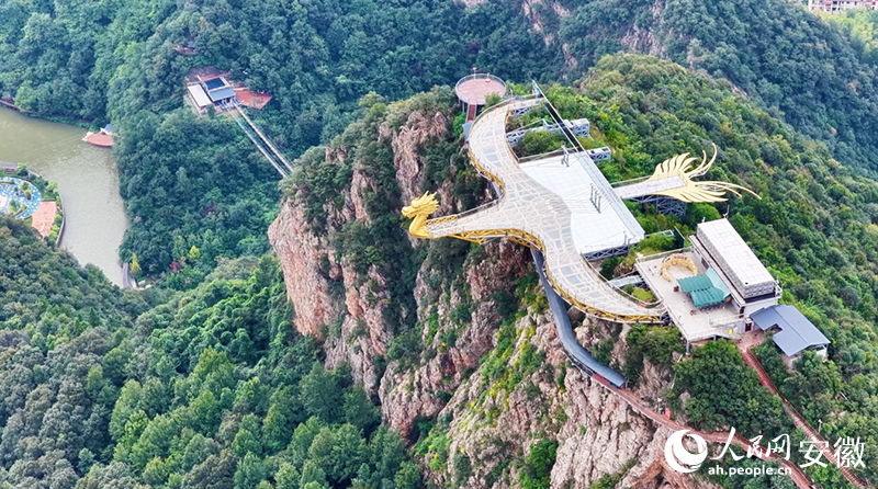俯瞰六万情峡。人民网 郭昊摄