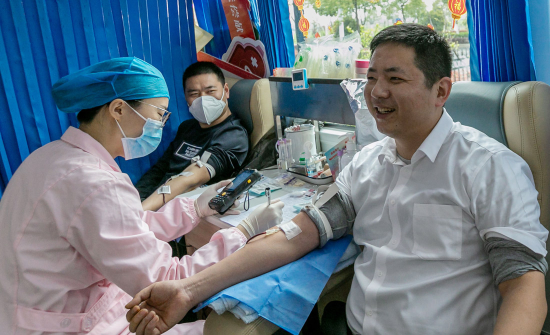 3月25日，安徽省人防办组织开展无偿献血活动。