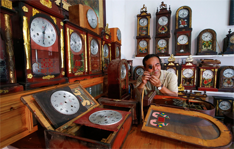 【圖片故事】用匠心修補時光的鄉村鐘表修理師