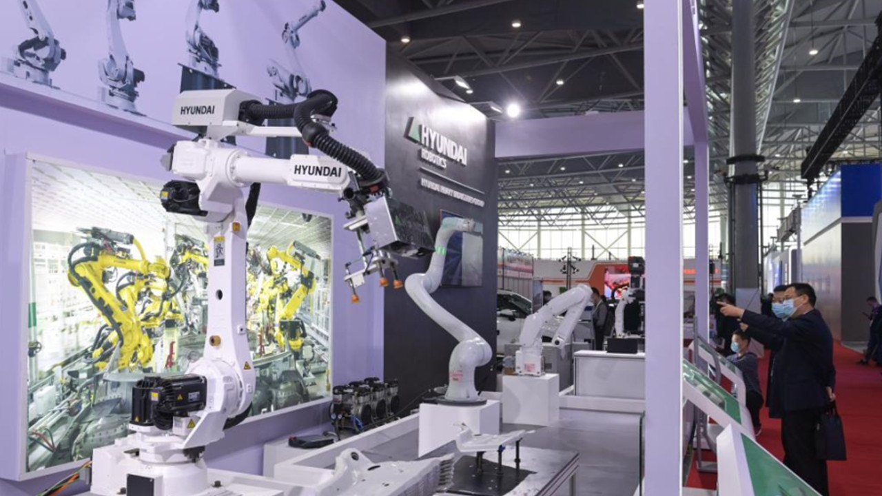 2021世界制造业大会展出智能工业机器人